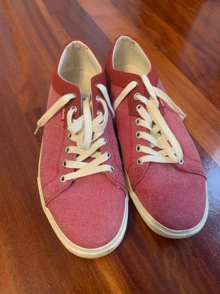 Zapatillas LEVIS 42 rojas