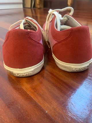 Zapatillas LEVIS 42 rojas