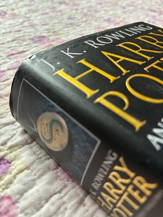 Harry Potter and the deathly hallows (en inglés)