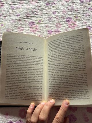 Harry Potter and the deathly hallows (en inglés)