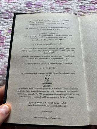 Harry Potter and the deathly hallows (en inglés)