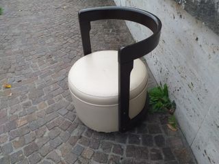 Puff design anni 70 con ruote