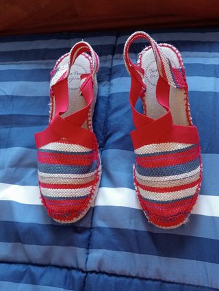 Alpargatas rojas nuevas 