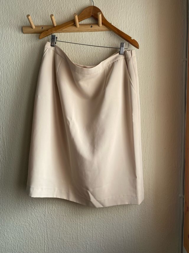 Falda beige - talla y moda 