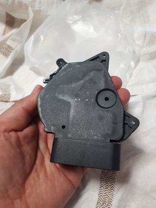 Cerradura puerta IZQ toyota revista 4
