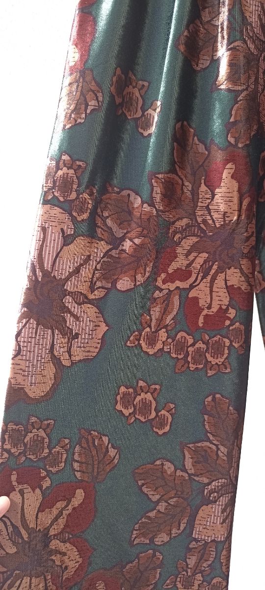 Pantalón motivos florales de ante