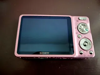CÁMARA DIGITAL SONY CYBER-SHOT DSC-W210 con funda.
