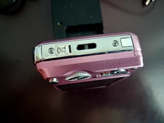 CÁMARA DIGITAL SONY CYBER-SHOT DSC-W210 con funda.