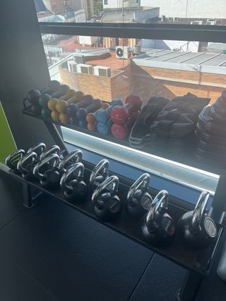 Kettlebells + mueble