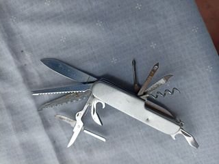 Navaja con 11 servicios 10e