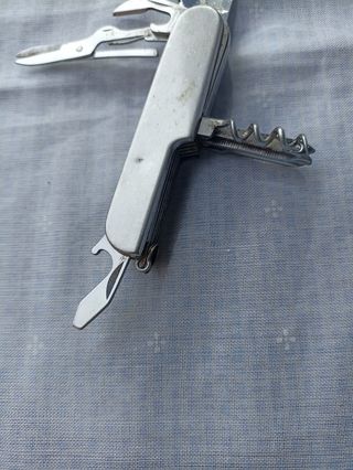 Navaja con 11 servicios 10e