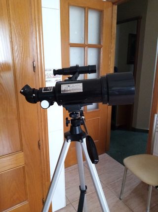Telescopio astronómico refractor