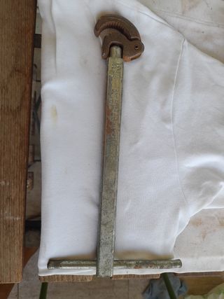 herramienta llave para grifos