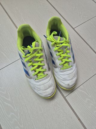 Botas fútbol niño