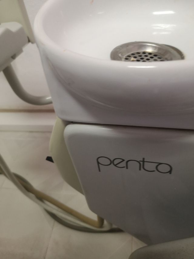 Sillón DENTAL y sillas y delantal plomado