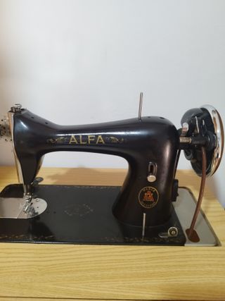 Maquina de coser Alfa