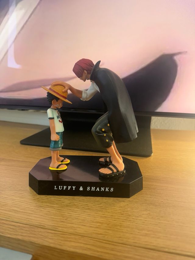 Figura one piece luffy y shanks