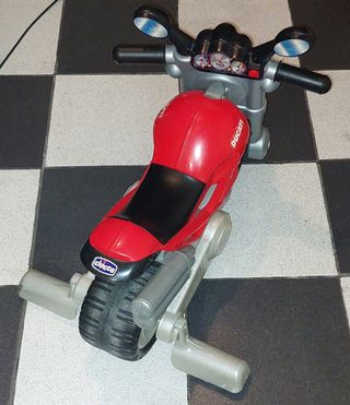 Moto Ducati infantil marca Chicco