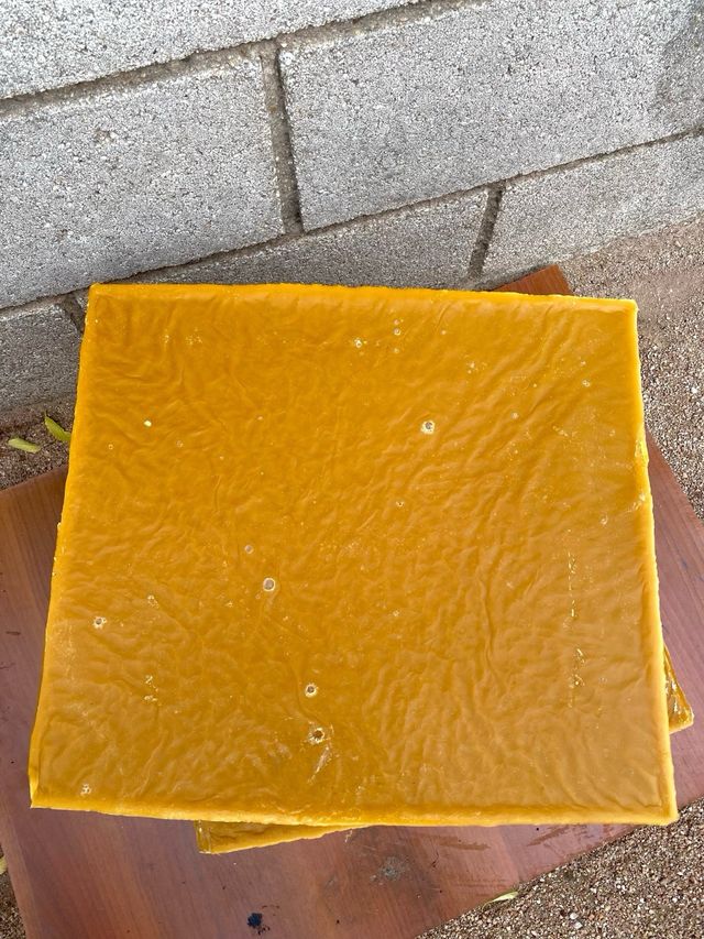 Cera de abeja en bloque