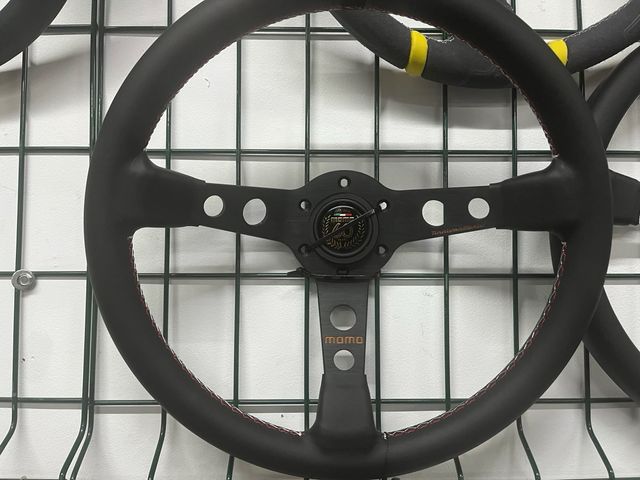 Volante esportivo deslocado ou plano tipo OMP