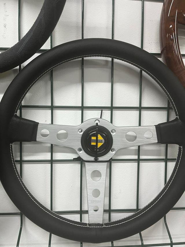 Volante esportivo deslocado ou plano tipo OMP