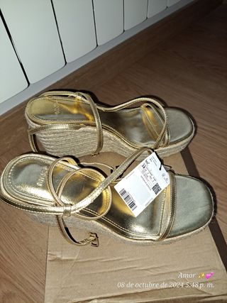 Zapatos dorados. NUEVOS