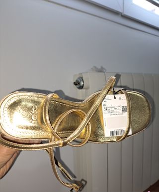 Zapatos dorados. NUEVOS