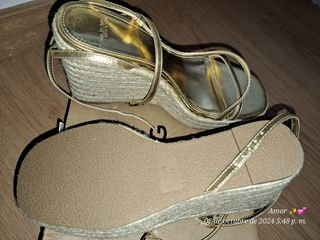 Zapatos dorados. NUEVOS