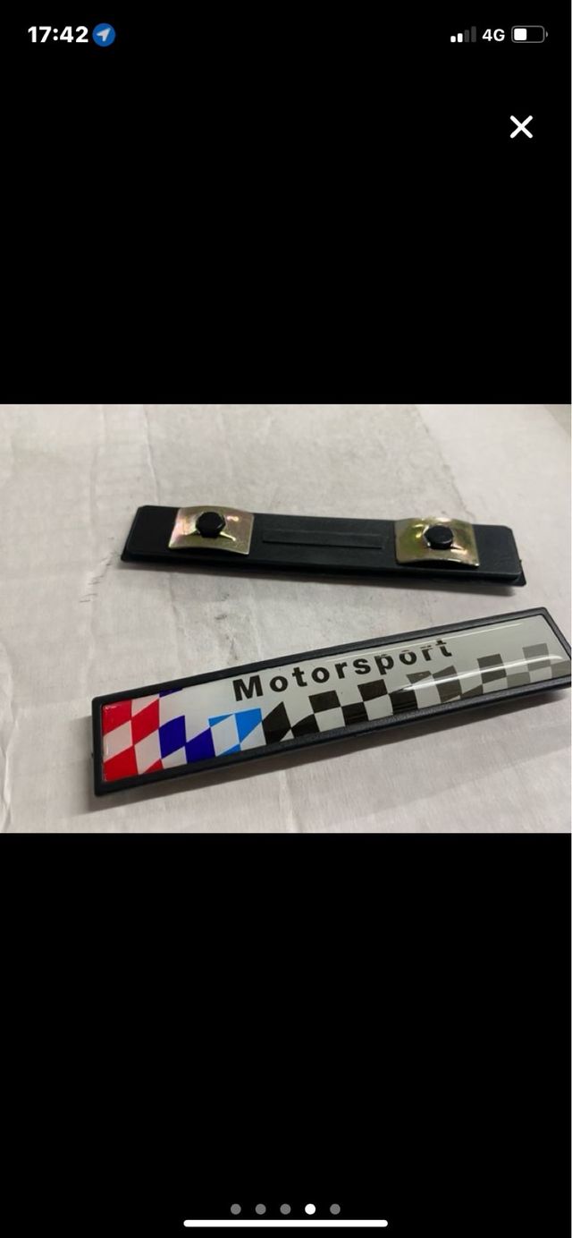 Emblema do desporto motorizado com M3 e 36 quadros