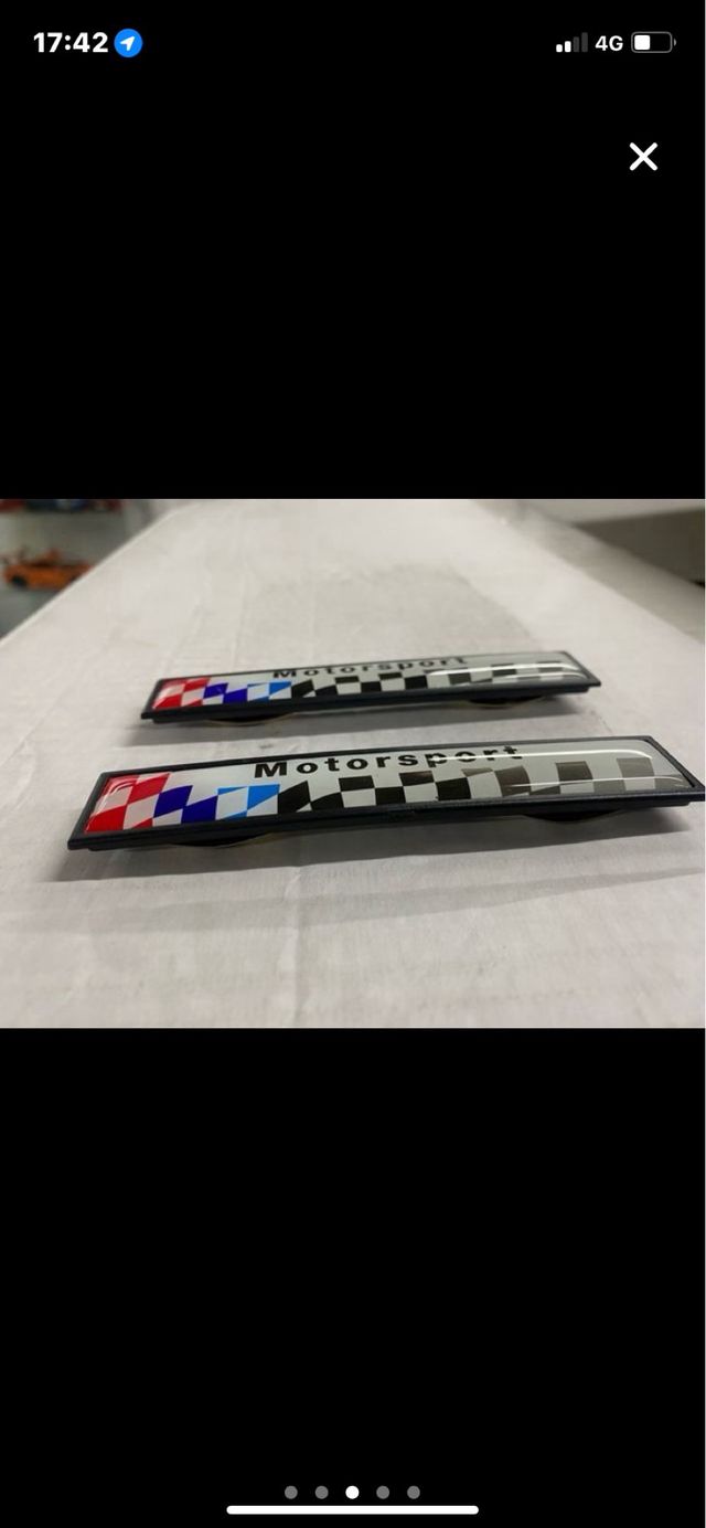 Emblema do desporto motorizado com M3 e 36 quadros