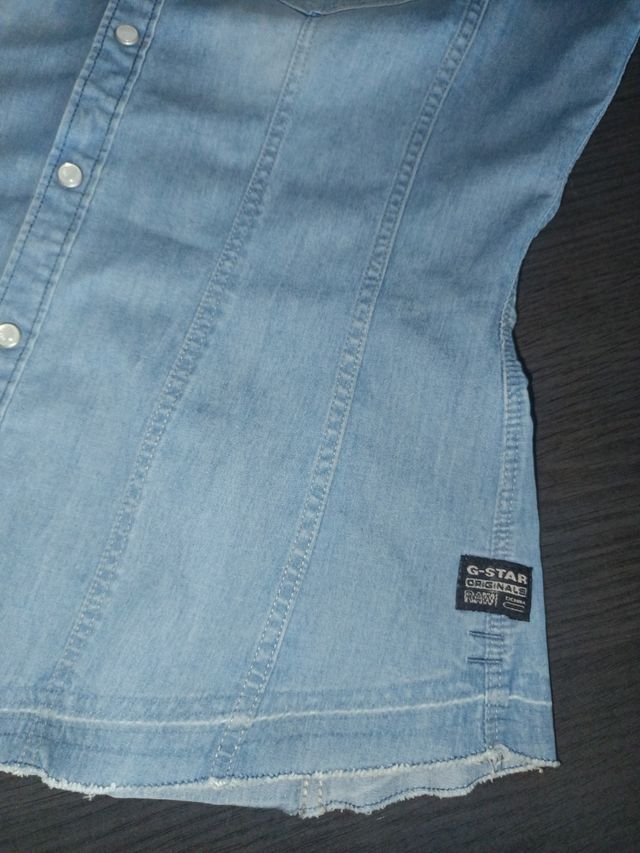 Top vaquero sin mangas y con botones