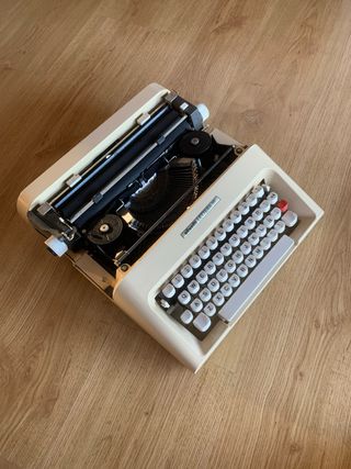 Maquina de escribir Olivetti Lettera 35