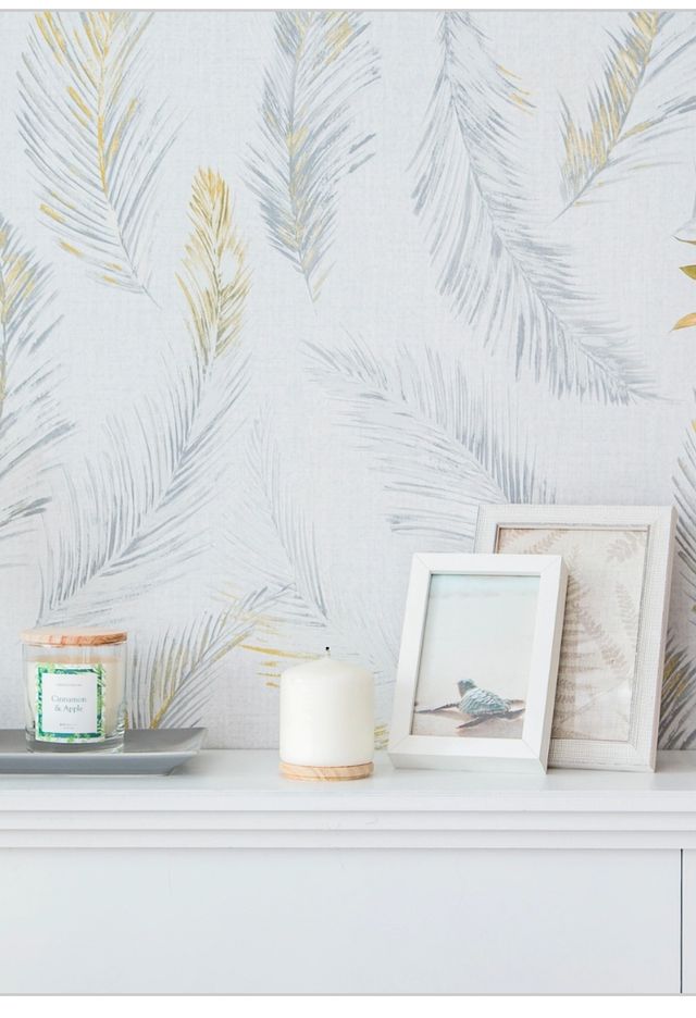 Colocación de papel y panel decorativos