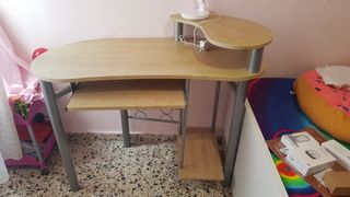 Habitación infantil, armario y estanteria