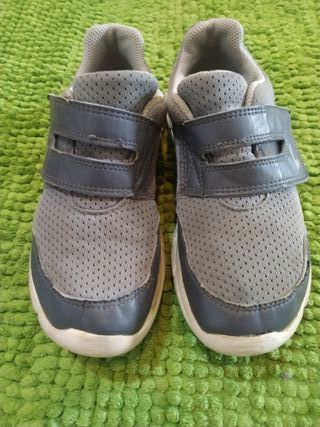 scarpe con chiusura a strappo