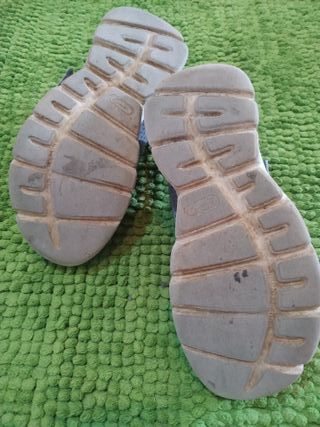 scarpe con chiusura a strappo