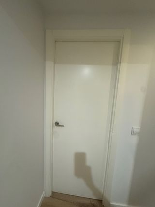 Puerta lacada con marco