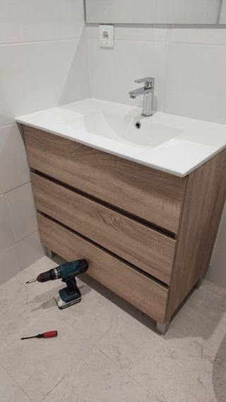 Montaje de muebles, reformas, fontanero