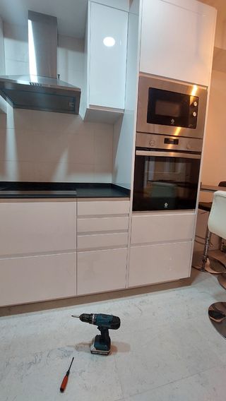 Montaje de muebles, reformas, fontanero