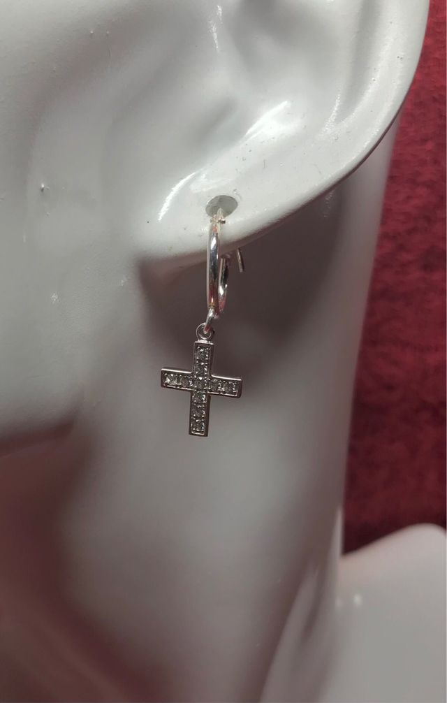 Pendientes de aro con cruz