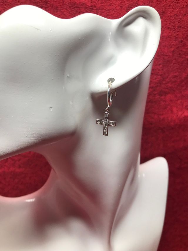 Pendientes de aro con cruz