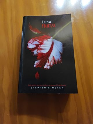 Luna nueva (Saga Crepúsculo 2)