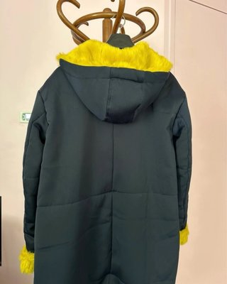 Cappotto lungo blu con inserti in pelliccia