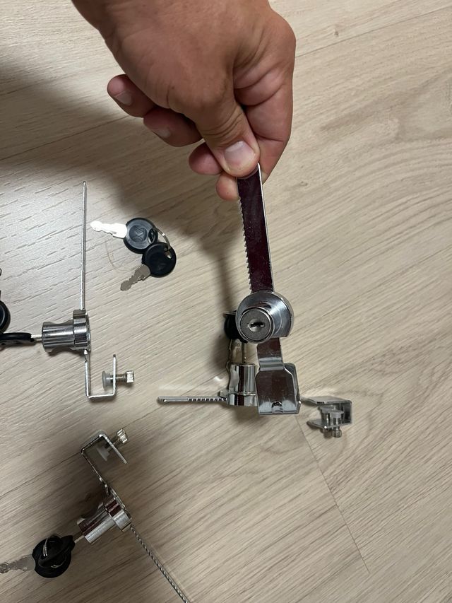 Cerraduras vitrina puerta corredera