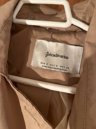 Gabardina de Stradivarius