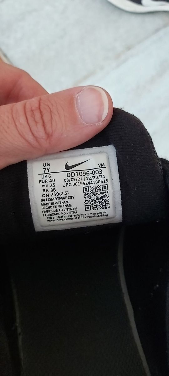 2 paia Nike air 270 e adidas nr 40