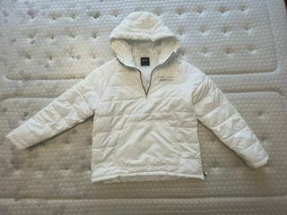 Chamarra blanca Bershka 