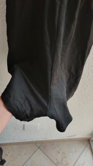 Mono corto negro con argollas