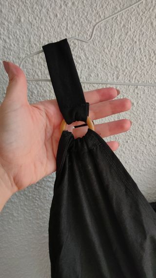 Mono corto negro con argollas