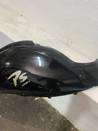 CHAPA TAPA TRASERA DERECHA Honda ps 125 2009